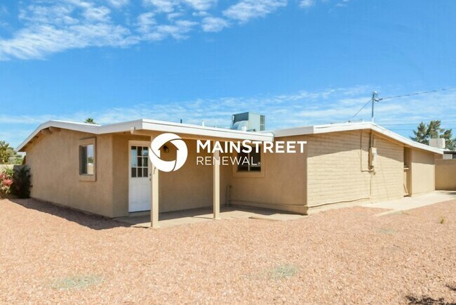 Building Photo - 3 Bedroom Pet-Friendly Home in TUCSON, AZ with Main Street Renewal