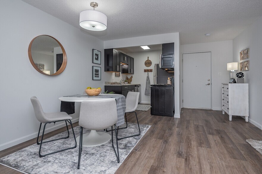 Building Photo - Fox Run