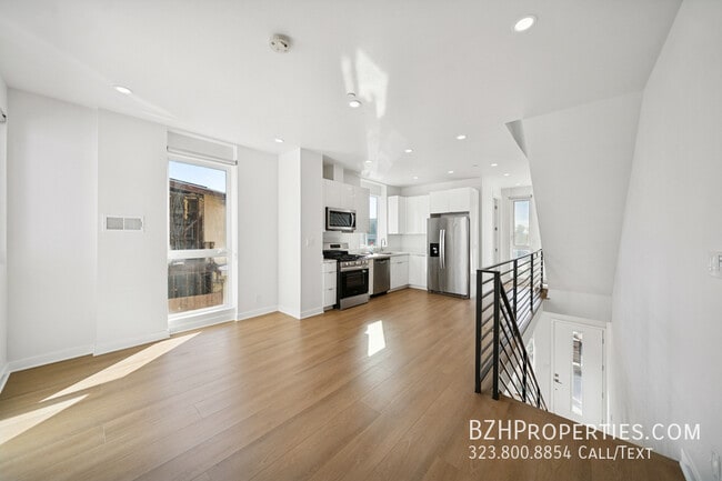 Building Photo - 4523 1/2 St Elmo Dr-