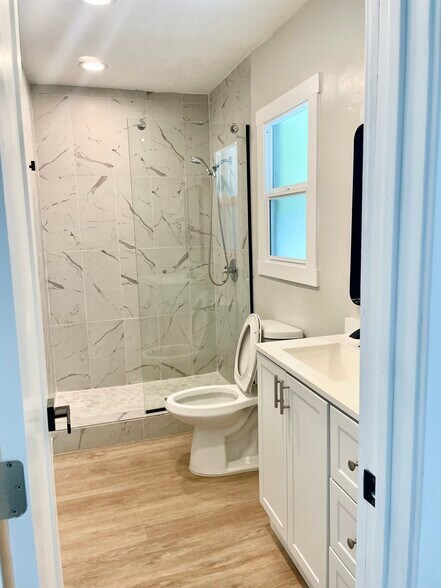 2nd bathroom with shower - 10134 Memory Park Ave