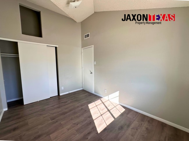 Building Photo - 1535 Rebecca Ann Dr