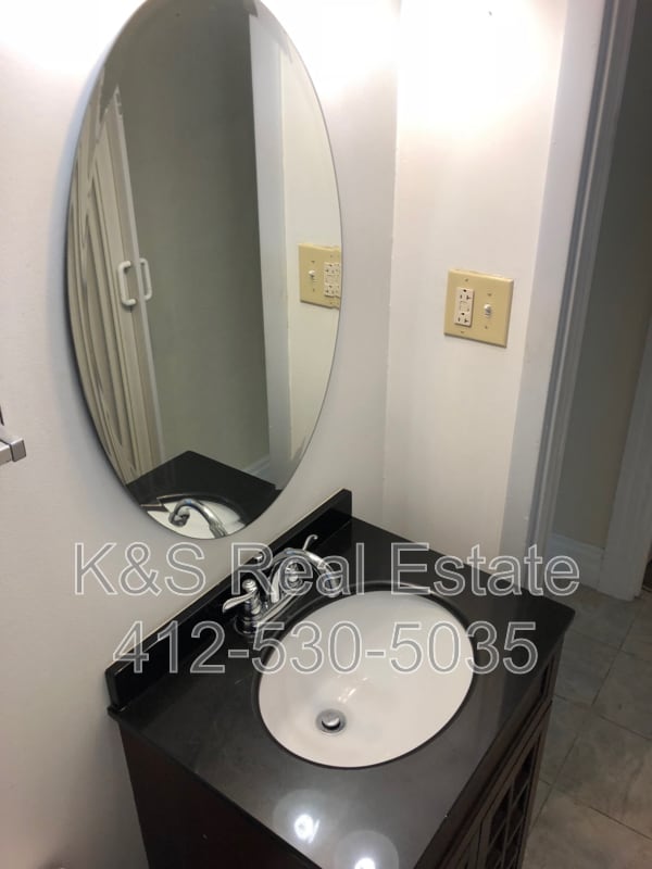 Building Photo - 5833 Madison Ave