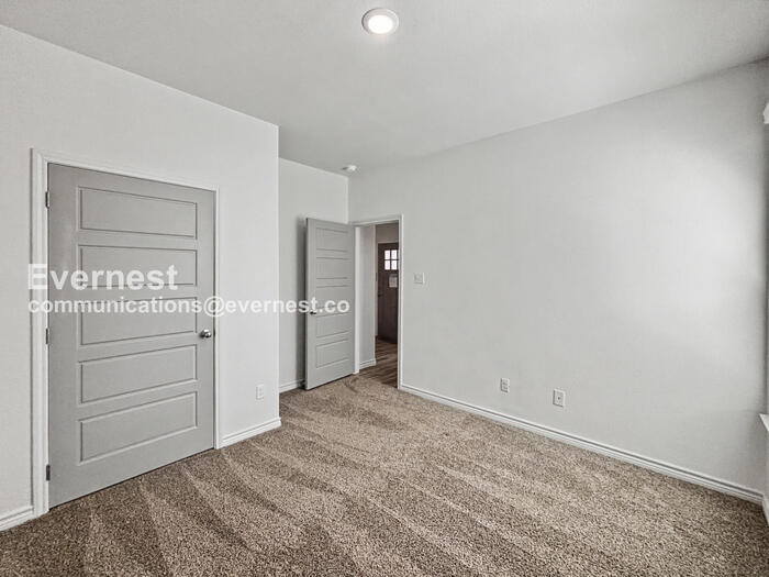 Building Photo - 2236 Hornbeam St