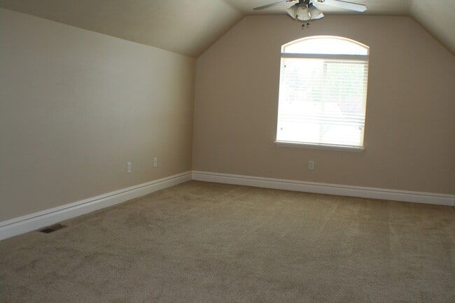 Building Photo - Beautiful Orem home for rent!