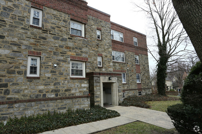 Building Photo - Woodside Court Apartments