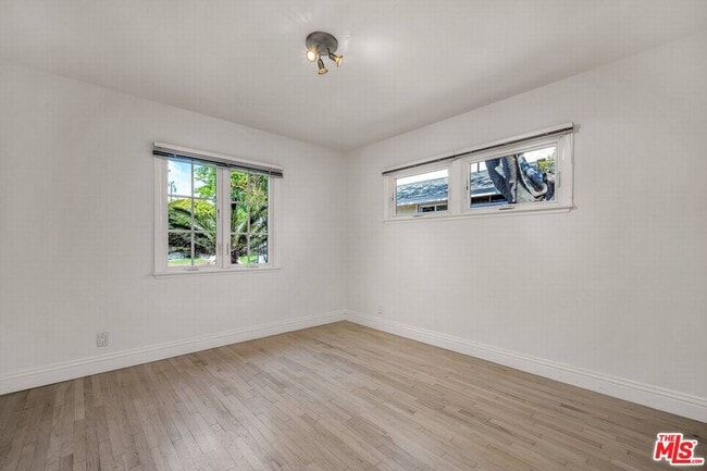 Building Photo - 11118 Franklin Ave