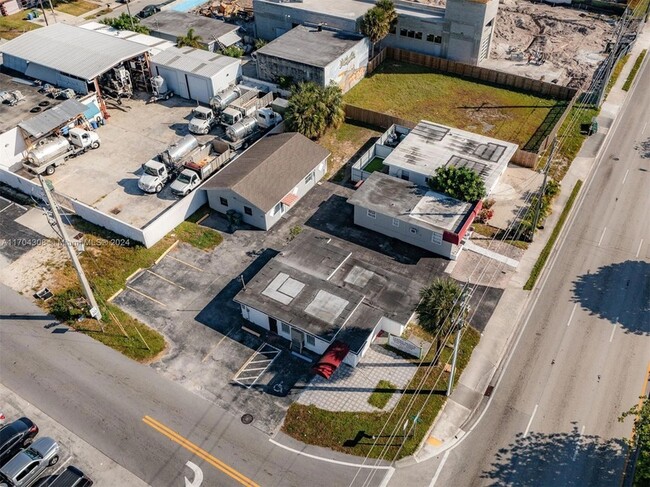 Building Photo - 405 E Oakland Park Blvd