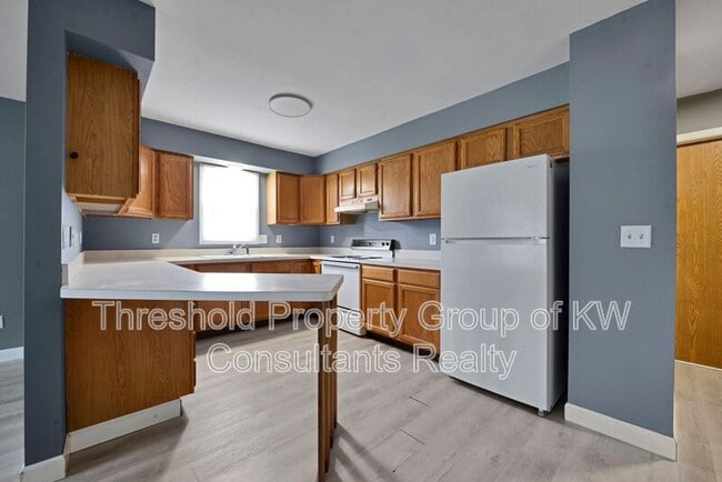 Building Photo - 5809-5811 Pepperwood Court