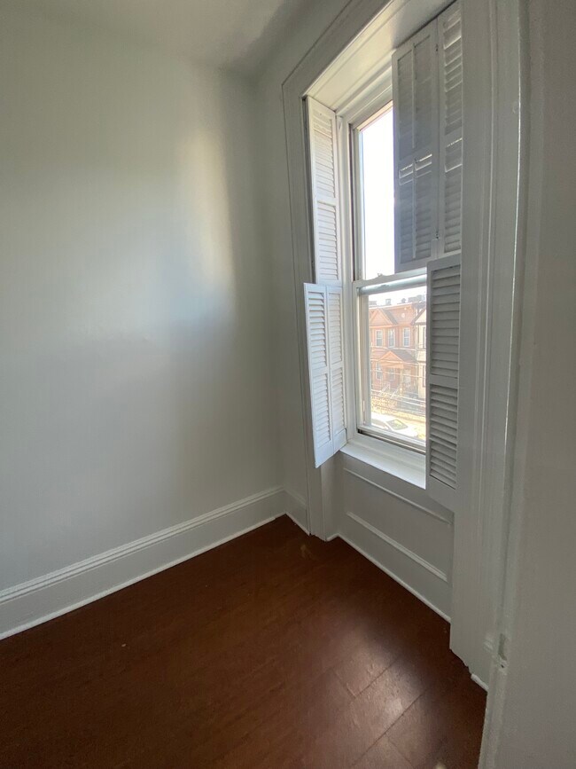 Building Photo - 148A Webster Ave