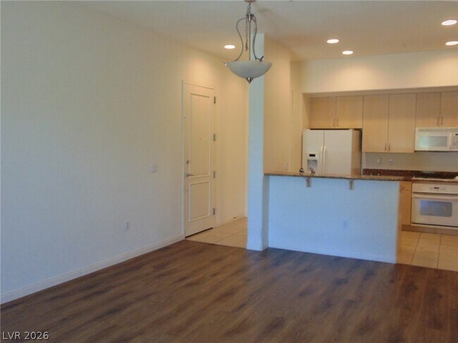 Building Photo - 44 E Serene Ave