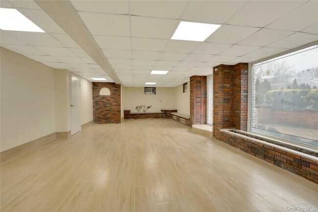 Building Photo - 260 Oak Ridge Ln