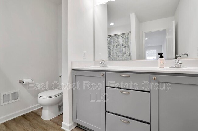 Building Photo - 204 Station Terrace W