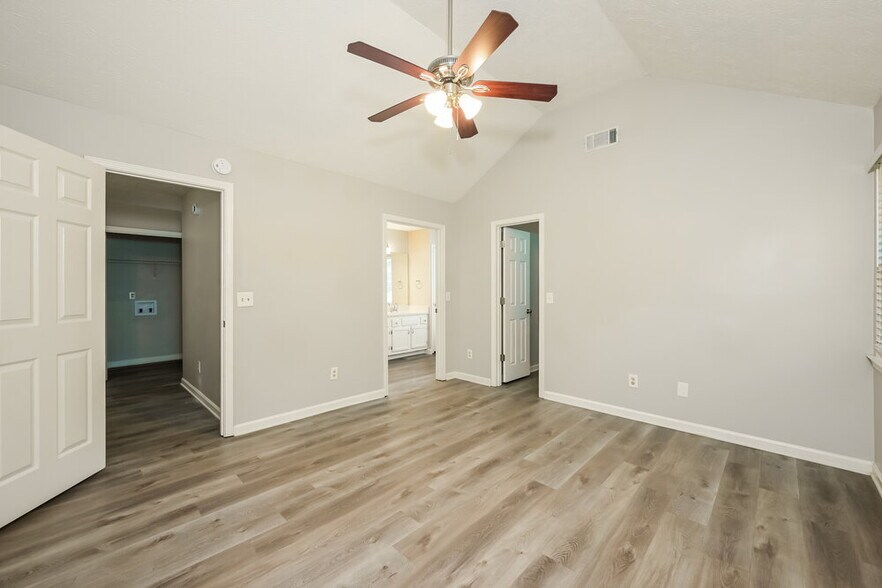 Building Photo - 2092 Wedgewood Dr