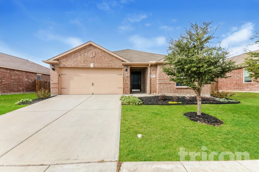 Primary Photo - 224 Cottonwood Dr