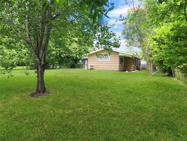 Building Photo - 205 Highland Dr