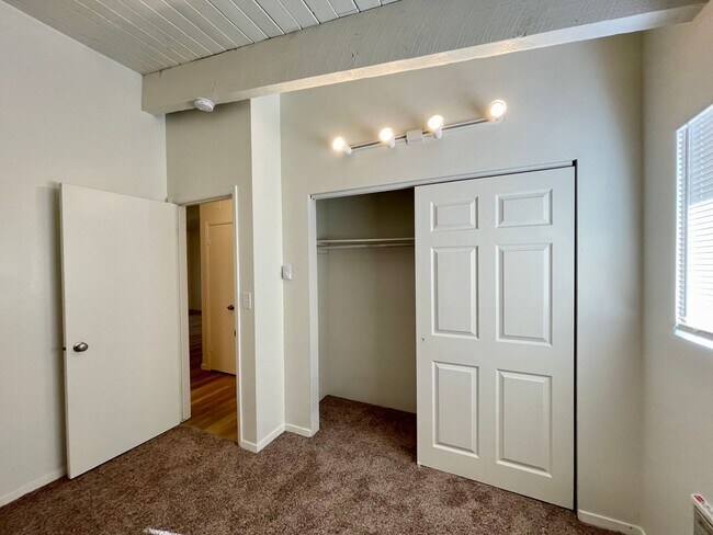 Building Photo - DESIRABLE MILLWOOD NEIGHBORHOOD ON TREE LI...