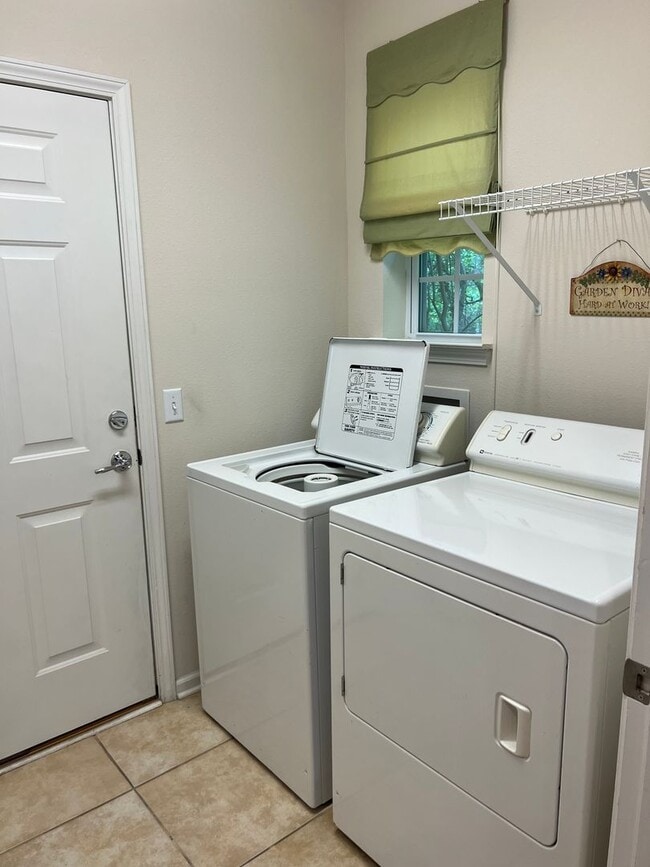 Building Photo - Spacious Sun City Home on Cul-De-Sac with Flexible terms