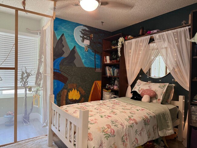 Building Photo - Move in Ready 3bed/3bath, beautiful backyard