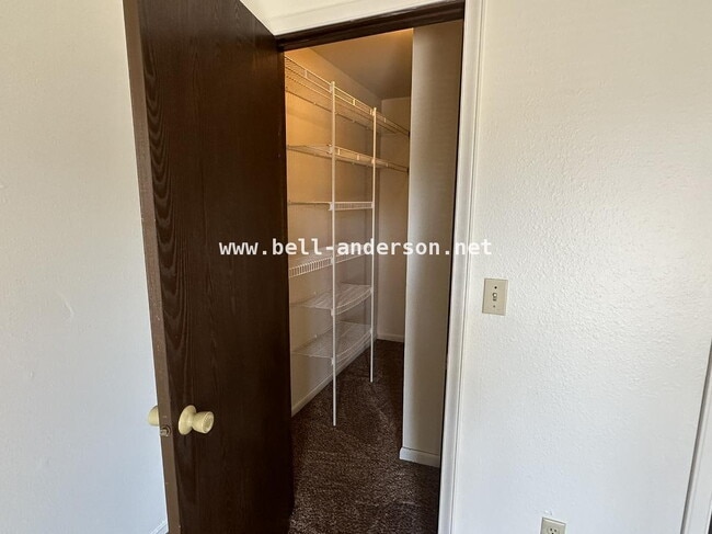 Building Photo - Cozy 1 Bedroom Apartment- $300 off 1st Month's Rent!