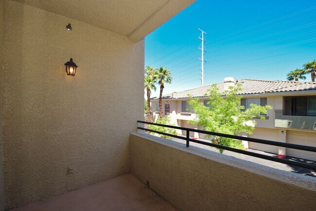 Building Photo - SPECIOUS 2 BED 2 BATH CONDO WITH ATTACHED ...