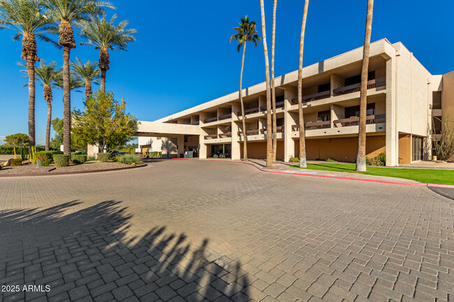 Building Photo - 7401 N Scottsdale Rd