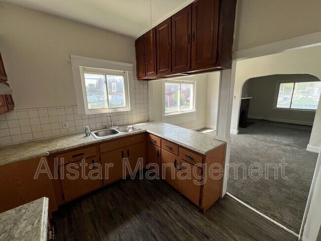 Building Photo - 3361 W 84th St