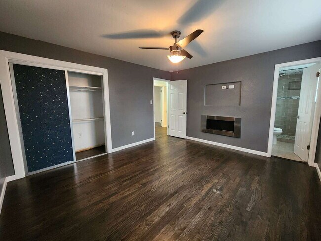 Building Photo - Spacious 5 Bed Home with Finished Basement, Multiple Living Areas & Private Backyard