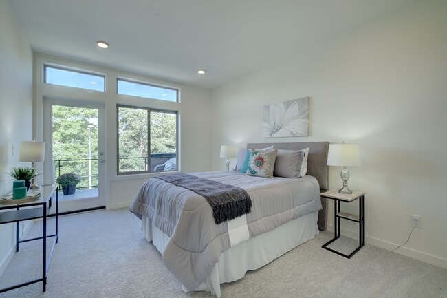 Building Photo - 3bd/2.5ba Seattle Townhome