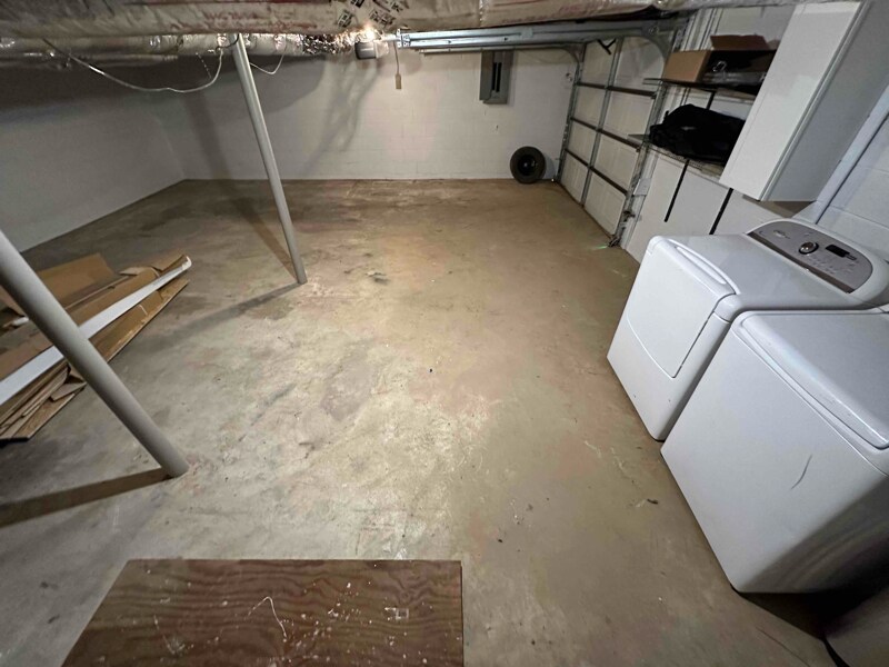 Building Photo - 688 Frankfort Dr