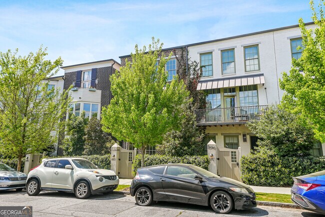 Building Photo - 683 Fraser St SE