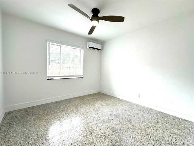 Building Photo - 401 SE 14th Ct