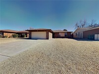 Building Photo - 124 Harrogate Dr