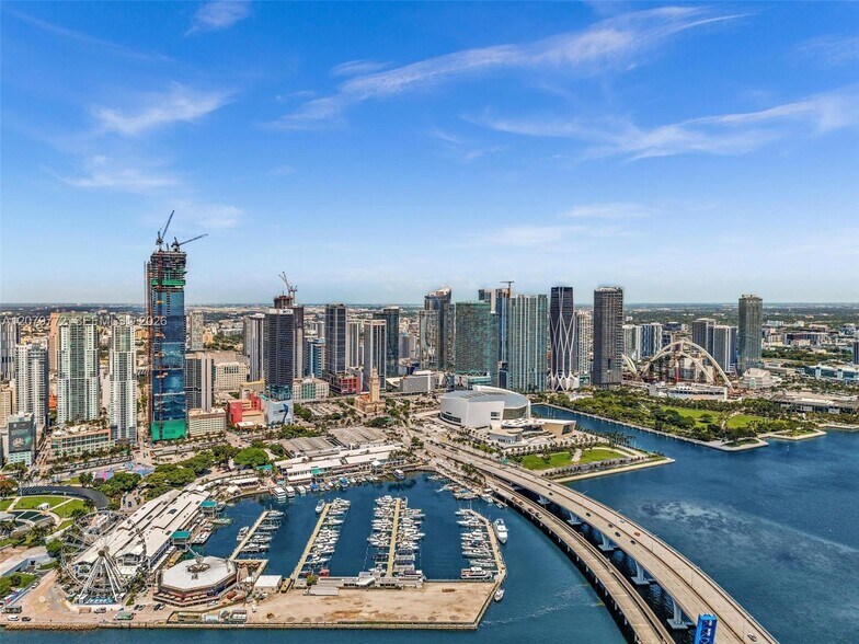 Building Photo - 900 Biscayne Blvd
