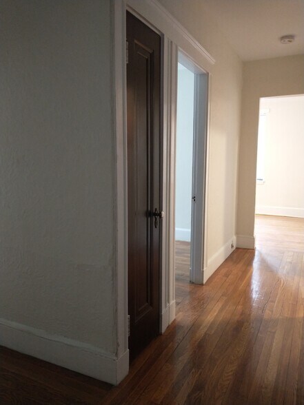 Building Photo - 53 Fellsway W