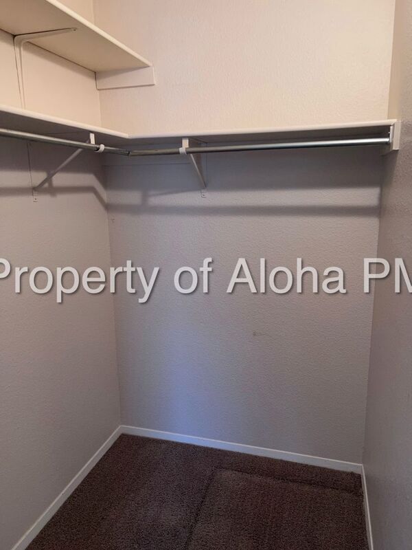 Building Photo - 885 Camelot Dr