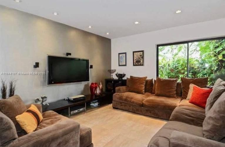 Building Photo - 2991 Lakewood Ln