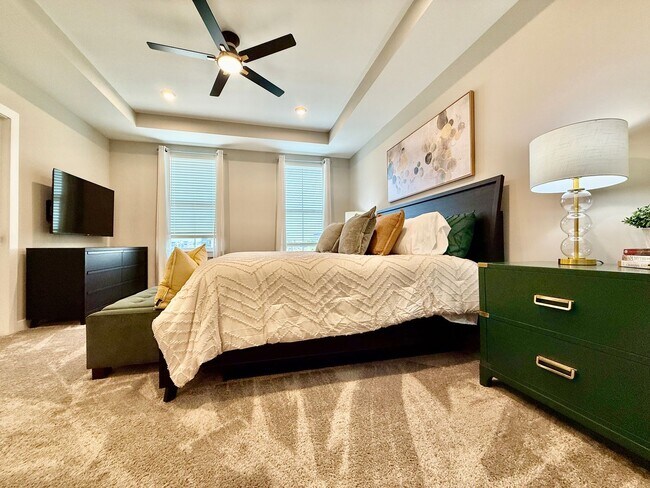 Building Photo - Central, luxury townhome in the heart of Liberty