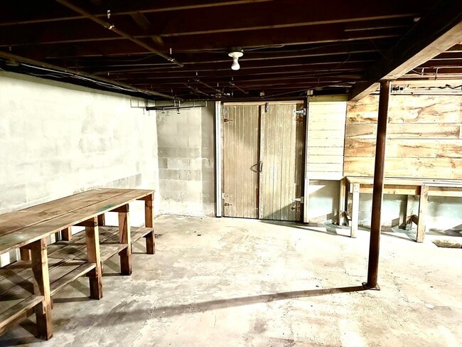 Building Photo - 365 N Bedford St