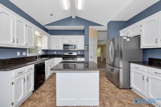 Building Photo - 722 Highland Dr