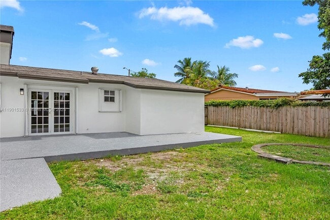 Building Photo - 4900 SW 106th Ave