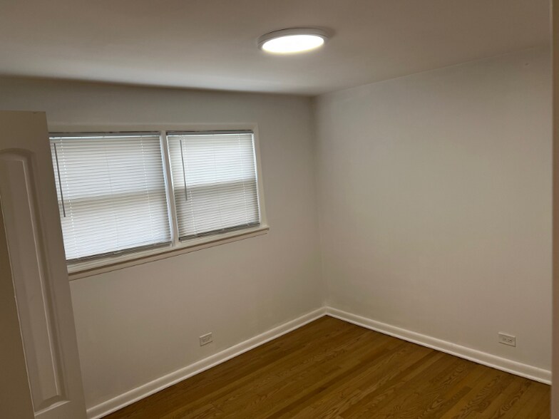 Building Photo - 2226 N 72nd Ct