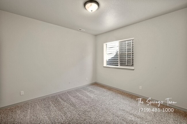 Building Photo - BEAUTIFUL 4BD + OFFICE MAIN-LEVEL LIVING H...