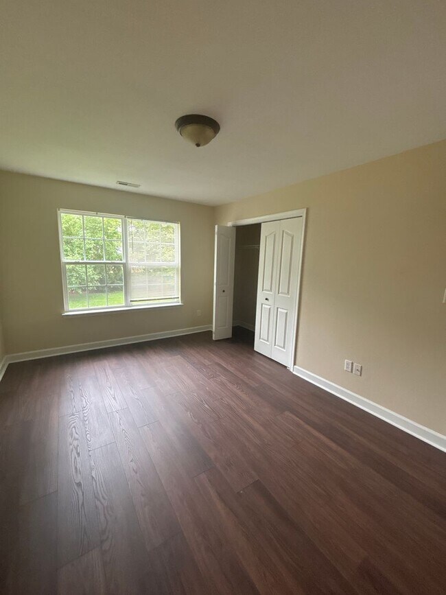 Building Photo - Spacious 4-Bedroom Home Near Base – No Tun...