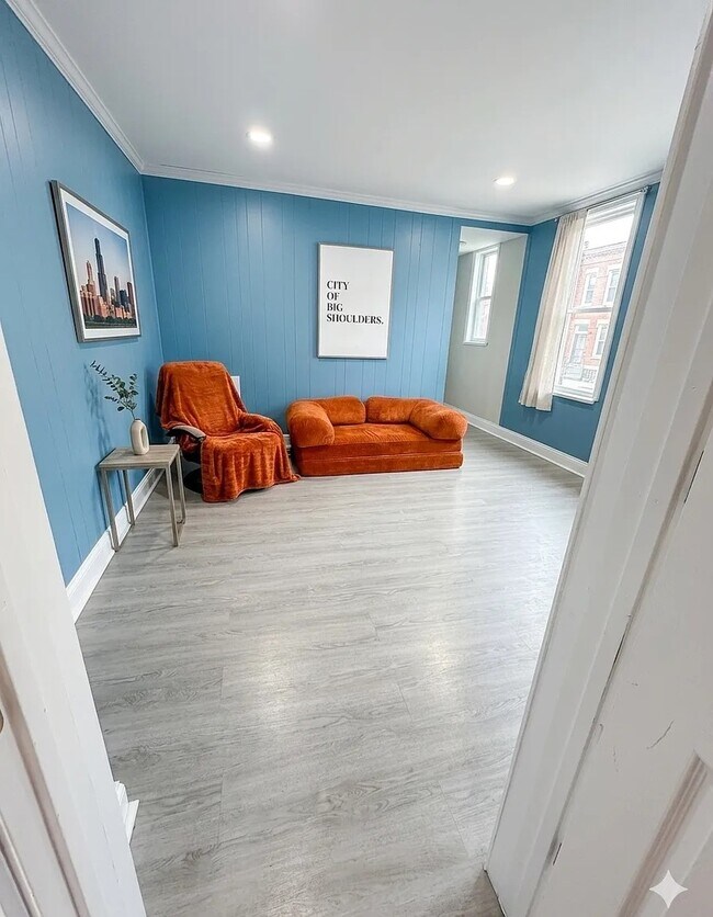 Building Photo - 1812 W Erie St