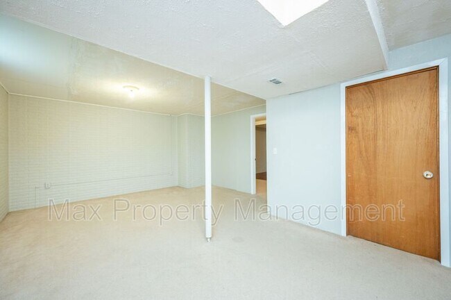 Building Photo - 6943 Brookview Dr