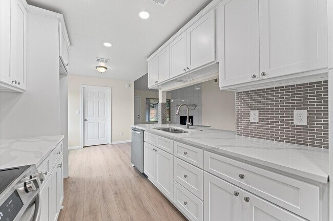 Building Photo - 7303 Augustine Dr