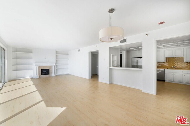 Building Photo - 10550 Wilshire Blvd