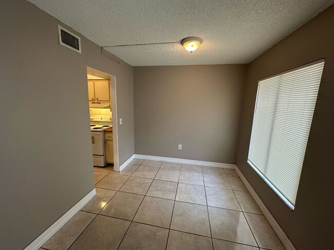 Building Photo - FAST APPROVAL !