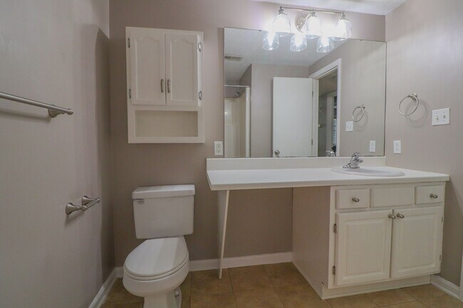 Building Photo - Super cute 2 bedroom condo in great Rock Hill location!
