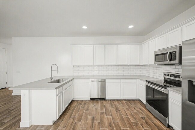 Building Photo - 5512 S Dillon Cir